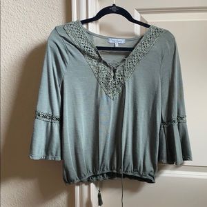 green flowy top!
